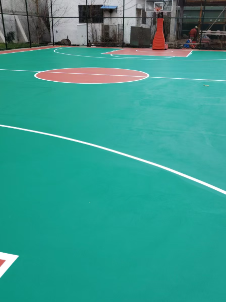 清江浦 球场长期使用易出现地面开裂